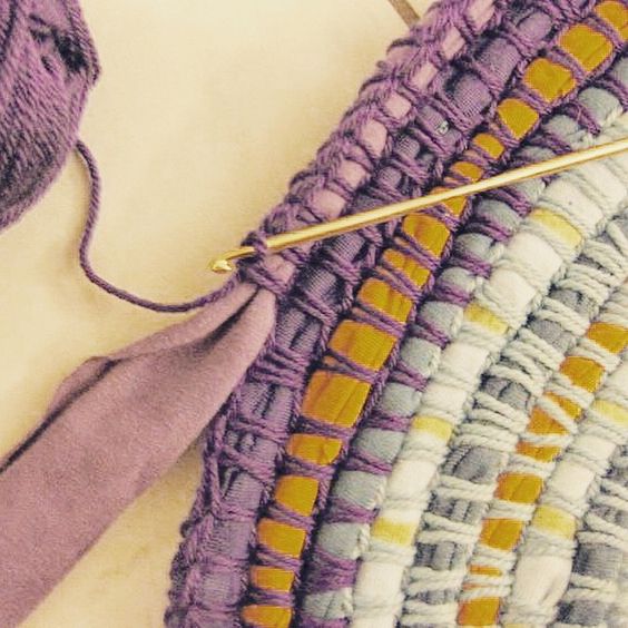 Вязание из лоскутов и полосок ткани — сумка крючком